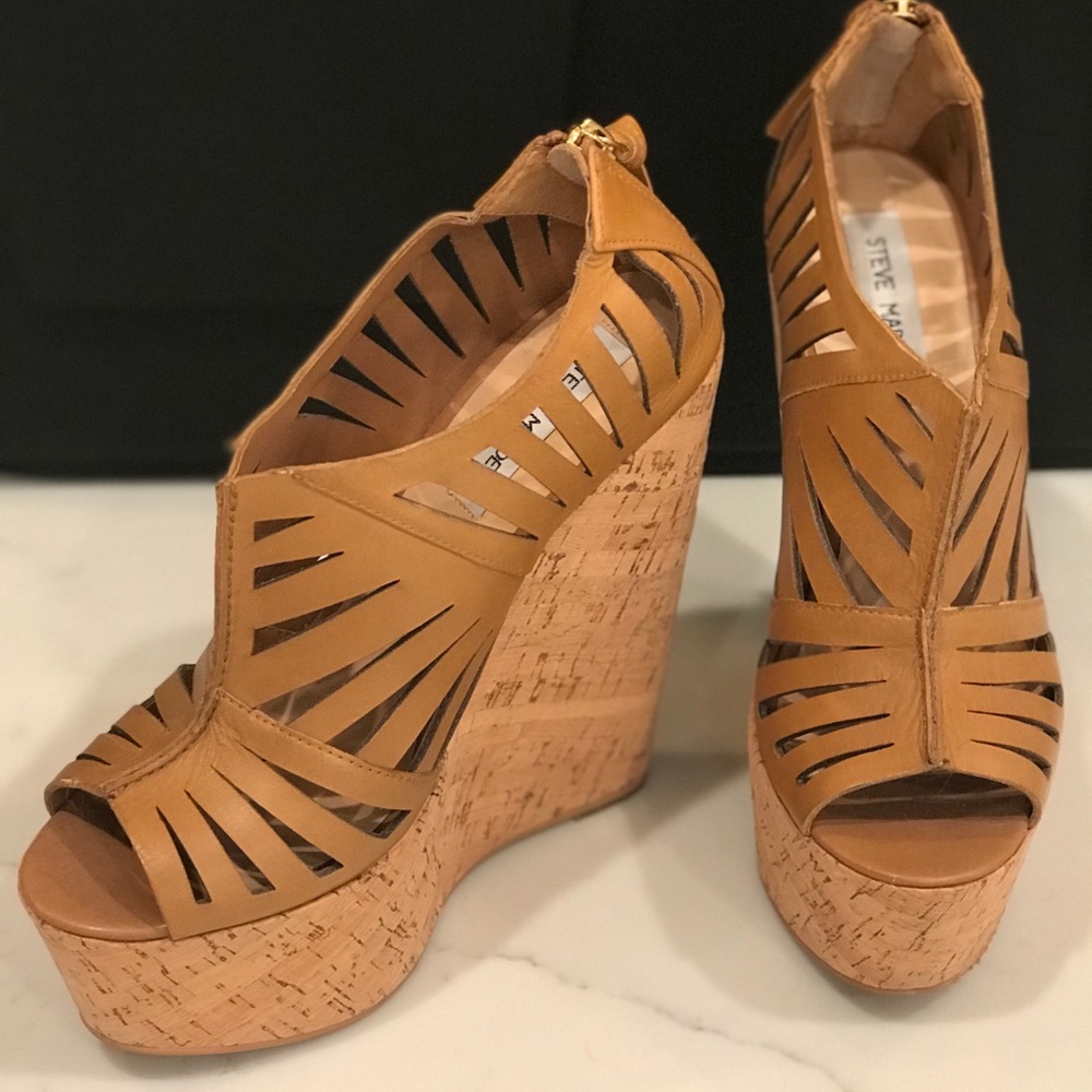 🚨Price Drop🚨 Steve Madden Wiggle Wedge - Tan